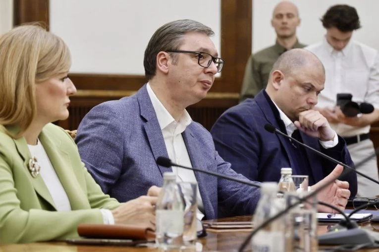 VUČIĆ OTKRIO DA JE ZABRINUT: Kriminalni klan iz Crne Gore preko kraljevačke grupe pokušava nešto da uradi!