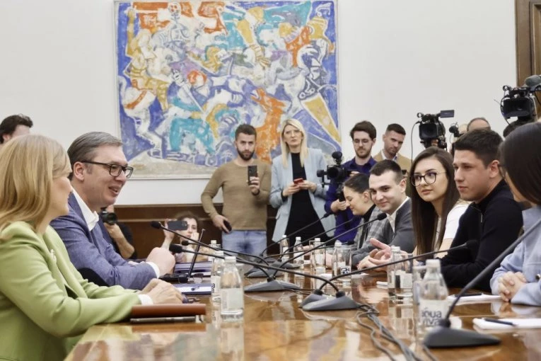 VUČIĆ ZAMOLIO STUDENTE KOJI ŽELE DA UČE: Idite u subotu iz parka da vas ne bi napadali! ČITAJTE U SRPSKOM TELEGRAFU!