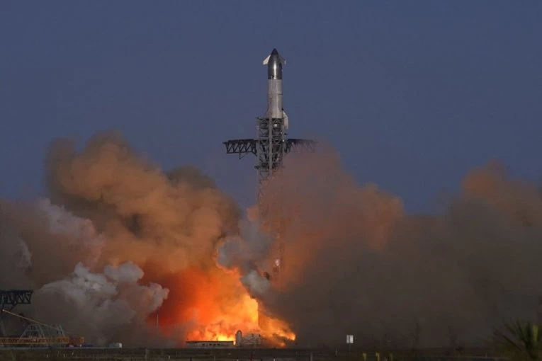 STVARNOST O KOJOJ SMO MAŠTALI SVE BLIŽA: Mask najavio slanje rakete sa humanoidnim robotom na Mars, poznato kada će krenuti i ljudi