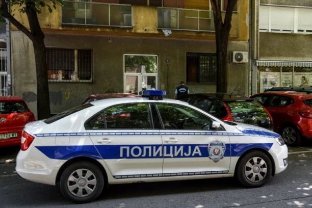 U RIFATA BURDŽEVIĆA DOŠLO DO PUCNJAVE! Ispaljena su TRI HICA u vrata ove porodične kuće!