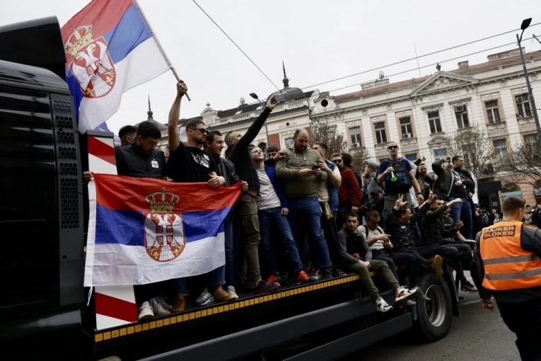 POZIVI NA KRV, NASILJE I KOMPLETNI HAOS! Đilasov tviteraš najavljuje katastrofu - on to naziva  "NENASILNIM i "MIRNIM PROTESTIMA"