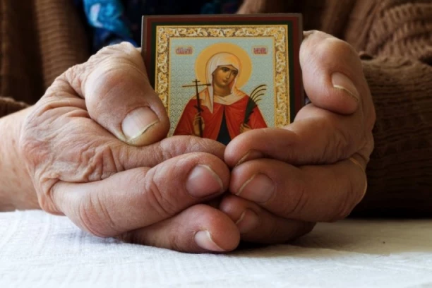 U DANU TEŠKIH ISKUŠENJA, SETIMO SE STARE MOLITVE ZA MIR U SRBIJI: Moćne božanske reči srpskog sveca koje donose smirenje i blagostanje