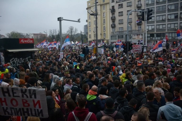 SKIDAJU ODGOVORNOST SA SEBE, A ORANIZOVALI PROTESTE! Akademci dobili nalog da se povuku na fakultete! TVRDE DA PROTEST VIŠE NIJE  STUDENTSKI!