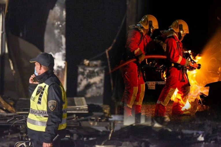 CRNI BILANS RASTE! 59 ŽRTAVA POŽARA, 152 OSOBE POVREĐENE! Pronađeno još jedno BEŽIVOTNO telo, VADE UGLJENISANA TELA! (VIDEO)