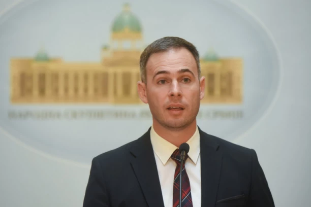 STUDENTE FOTELJAŠE POČELI DA "ODJAVLJUJU" I NJIHOVI! Miroslav Aleksić jasno rekao: Prelazna vlada i izbori su ZAVRŠENA STVAR! (VIDEO)
