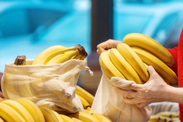 RADNICI POZNATOG SUPERMARKETA MEĐU BANANAMA PRONAŠLI UZNEMIRUJUĆU STVAR: Stručnjak otkrio da li postoji OPASNOST ZA KUPCE