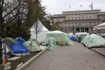 ULETEO S NOŽEM MEĐU STUDENTE KOJI ŽELE DA UČE! Novi napad u Pionirskom parku!