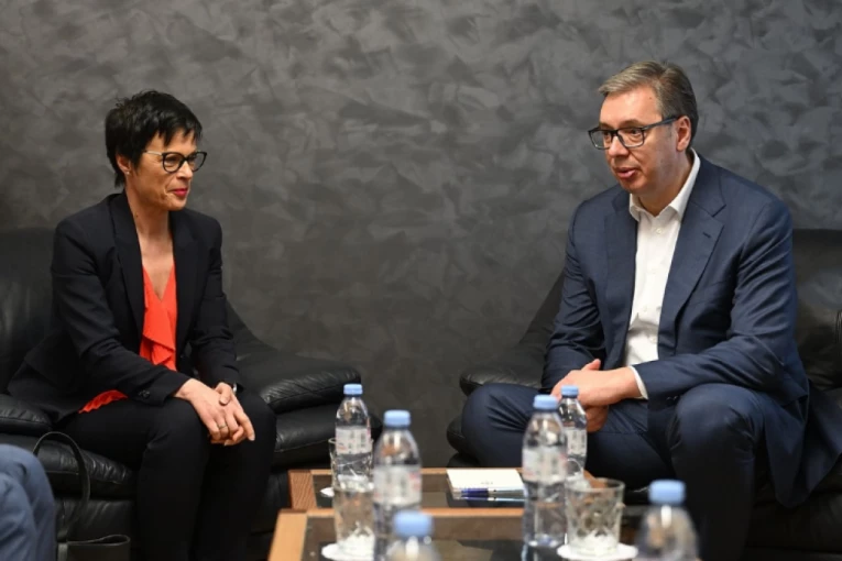 VUČIĆ NA SASTANKU SA MARTOM KOS U BRISELU: "Zahvalio sam na podršci evropskom putu i razvoju Srbije"! (FOTO)