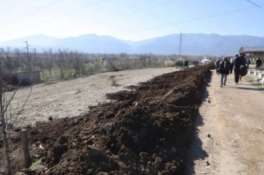 SCENA KOJA KIDA DUŠU! Priprema se sahrana nastradalih u Kočanima! (FOTO, VIDEO)