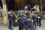 SRPSKI NAVIJAČI UPALILI BAKLJU, POLICIJA IH ODMAH OKURUŽILA: Uzavrela atmosfera pred meč u Beču (VIDEO+FOTO)