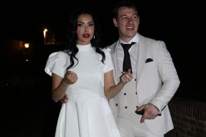 ŠOK-BOMBA UŽIVO NA PINKU, TANJA SAVIĆ SAOPŠTILA SREĆNE VESTI U EMISIJI: Pevačica jedva čeka da rodi DETE Mukiju!