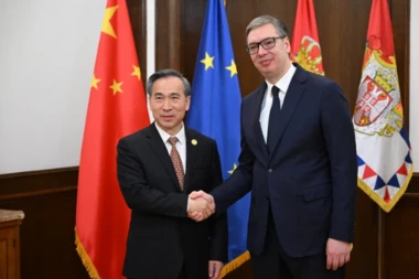 SRBIJA I KINA NASTAVLJAJU DA JAČAJU ODNOSE! Vučić se sastao sa predsednikom Privredne komore Kine Ren Hongbinom! (FOTO)