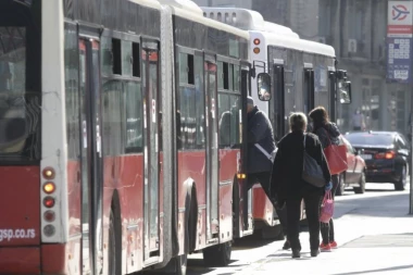 PRORADILE TRAMVAJSKE I 16 AUTOBUSKIH LINIJA! Završena blokada GSP depoa od skoro 10 SATI!