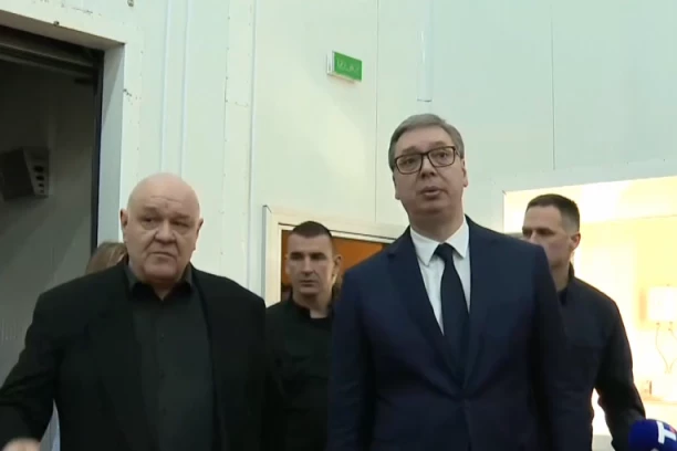 VUČIĆ OBILAZI TOPLIČKI OKRUG: Predsednik obišao Donje Grgure: Strašno nam je važno da u ovakve stvari ulažemo! (VIDEO)