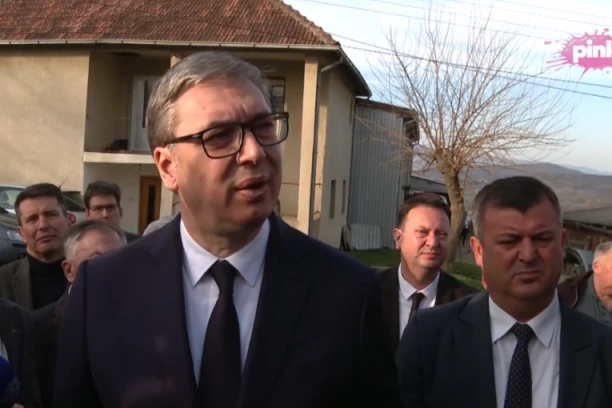 VUČIĆ U TOPLIČKOM OKRUGU: Predsednik obilazi proizvodnju ambalaže "Andrejić d.o.o.“