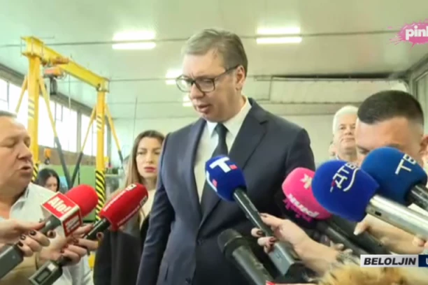 VUČIĆ U TOPLIČKOM OKRUGU: Predsednik obilazi proizvodnju ambalaže "Andrejić d.o.o.“