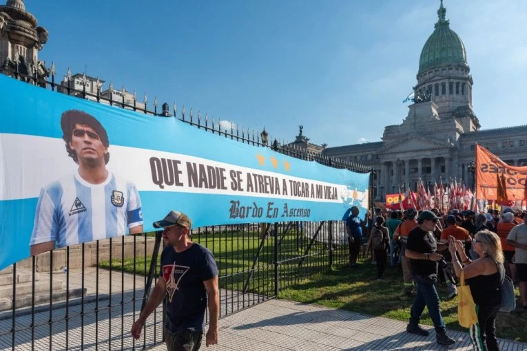 UŽAS: Maradona je preminuo u nehumanim uslovima - jezivo svedočenje lekara na suđenju u Buenos Ajresu!