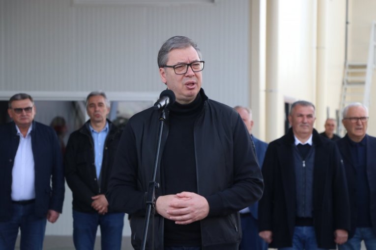 VUČIĆ: Jedini prijavljeni skup u Nišu bila tribina SNS, koju policija nije obezbedila!