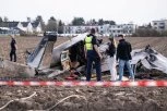 ĆERKA PREŽIVELA, OTAC POGINUO U AVIONSKOJ NESREĆI! Prve slike srušene letelice u Nemačkoj! (FOTO)