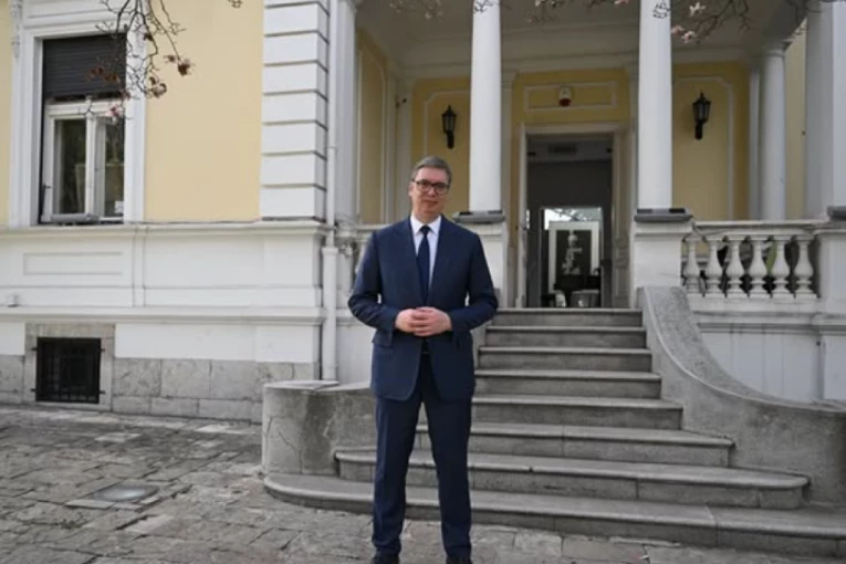 "VREME JE DA SE UJEDINE SVA PAMET I RODOLJUBLJE NAŠIH LJUDI!" Vučić održao sastanak o formiranju Pokreta u kući Kralja Petra Prvog! (FOTO)