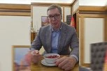 "LJUDI KAŽU MRZOVOLJAN, REŠIO SAM DA TO POPRAVIM!" Vučić objavio šaljiv snimak na društvenim mrežama: Sve je to zbog nara! (VIDEO)