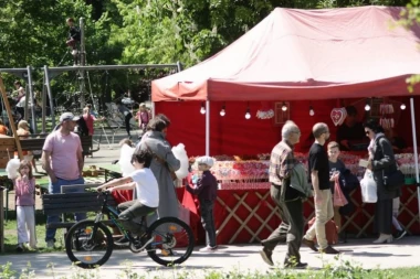 TEMPERATURA SKORO, PA LETNJA! Danas sunčano vreme u Srbiji, ali USKORO se situacija drastično menja!