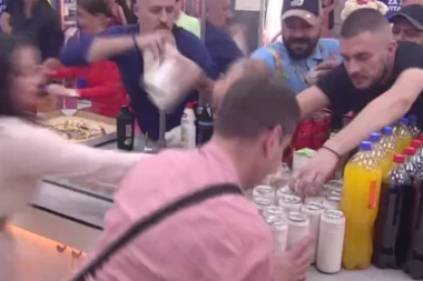 PUČE BRUKA NA USKRS: Učesnici "Elite" se divljački OTIMAJU ZA ALKOHOL - pokazali BAHATOST na delu!