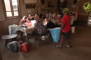 TUGA, JEDINA JE OSTALA BEZ POKLONA ZA PRAZNIK! Takmičarka neutešna - SVI SU JE ZABORAVILI?!