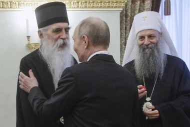 ŽESTOK NAPAD MEDIJA I PRISTALICA OPOZICIJE ZBOG POSETE MOSKVI! Kuso i repato udarilo na patrijarha Porfirija!