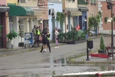 UŽAS U DVORIŠTU! SVI SKOČILI ZBOG GASTOZA: "Skloni se, čoveku nije dobro" (GALERIJA)