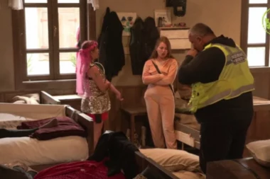 SNEŽA KUŠADASI ZARATILA SA CELOM KUĆOM: Bojana Barbi i ona pred FIZIČKIM OKRŠAJEM - obezbeđenje doletelo na imanje!