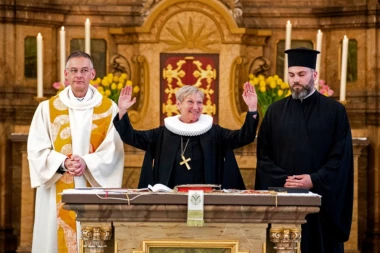 NEZAPAMĆEN ČIN U PRAVOSLAVLJU: Srpski sveštenik Milutin Marić organizovao bogosluženje sa katoličkim vikarom i evangeličkom biskupicom