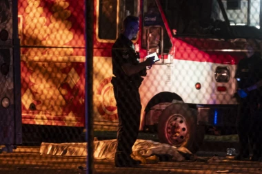 VRIŠTALA JE NA ULICI I MOLILA ZA POMOĆ: Objavljeni detalji tragedije, majka u požaru izgubila dvojicu sinova od 1 i 5 godina