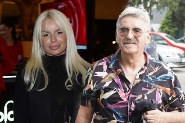 "PRVO ME JE ČEKALA ŠAMARČINA, PA ONDA RAZGOVOR": Džidža Stojković SUROVO ISKRENA o majci i ocu, Bosanac je bio OVAKAV TATA!