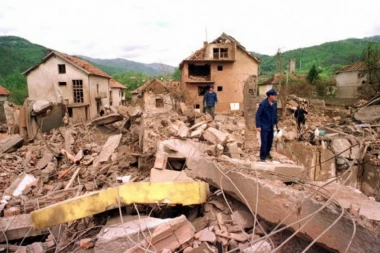 NA DANAŠNJI DAN POD NATO BOMBAMA STRADALA "SRPSKA HIROŠIMA": Slike grada koji je imao najviše žrtava JOŠ UVEK PROGANJAJU (VIDEO)
