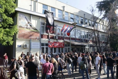 DAN "D" JE 15. MAJ! Šokantan audio snimak blokadera foteljaša! AKO SE TADA NIŠTA NE DESI, PROPADA CEO PLAN!