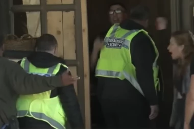 PUKLA POD PRITISKOM! KRISTIJAN u eksploziji besa ruši sve pred sobom - OBEZBEĐENJE MOMENTALNO OPKOLILO ŠIMANOVCE!