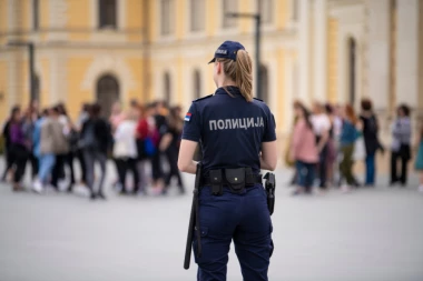 POLICAJKA PRETRESLA UČENICU ZBOG DROGE, PA OPTUŽENA DA JE SKINULA GOLU! Hitno se oglasili iz PU Užice