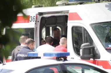 TEŠKA NESREĆA KOD USTANIČKE: Žena se automobilom zakucala u autobus