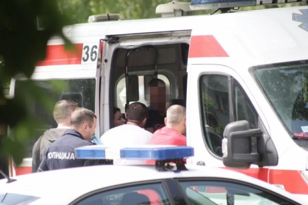 TEŠKA NESREĆA KOD USTANIČKE: Žena se automobilom zakucala u autobus