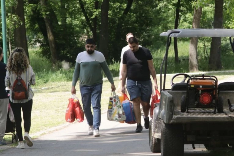 URANAK IZAZVAO PROMENE U SAOBRAĆAJU, EVO KAKVO JE STANJE NA GRANIČNIM PRELAZIMA: Strpljenje je jedino oružje koje imate