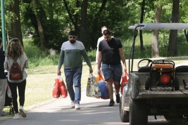 URANAK IZAZVAO PROMENE U SAOBRAĆAJU, EVO KAKVO JE STANJE NA GRANIČNIM PRELAZIMA: Strpljenje je jedino oružje koje imate