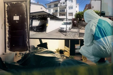 OVO JE MUŠKARAC ČIJE JE TELO PRONAĐENO U FAZI RASPADANJA NA ČUKARICI! Komšije prijavile da se sele zbog nepodnošljivog smrada! (VIDEO)