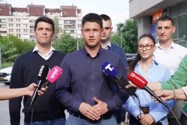 "DOBILI SMO NOVU NADU I SASTANAK JE BIO VEOMA OHRABRUJUĆ!" Studenti koji hoće da uče nakon razgovora sa komesarkom za proširenje EU Martom! (FOTO)