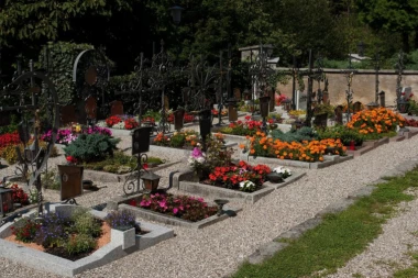 NOVI ZAKON ZA GROBLJE STUPA NA SNAGU: Sve se menja iz korena - doneta odluka i o kremaciji