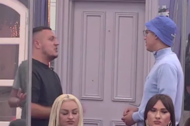 GASTOZ NASRNUO NA PEJU! Demolirao ga UŽIVO u programu - HITAN PREKID!