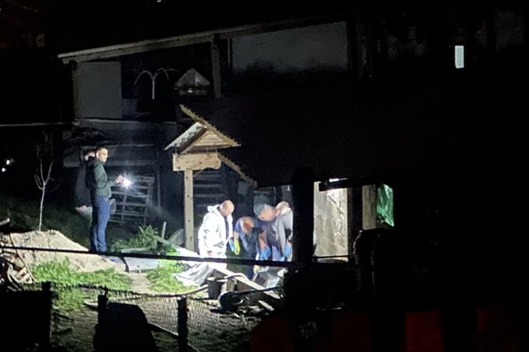 PROGLAŠENA TRODNEVNA ŽALOST U TOPOLI! Zbog tragedije u kojoj je stradalo četvoro ljudi zastave spuštene na pola koplja!