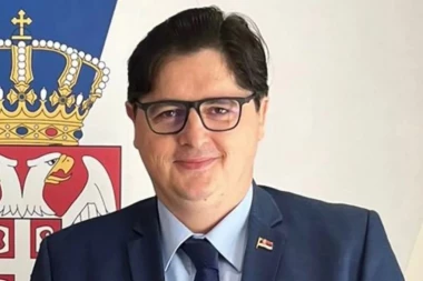 "TAKVE KAO TI TREBA PUMPATI DO SMRTI!" Ekskluzivno za Republiku: Poslanik Uglješa Mrdić opisao sve detalje BRUTALNOG NAPADA na benzinskoj pumpi - MUŠKARAC I ŽENA MU PRETILI SMRĆU!