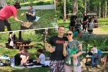 I STRANCI NA AVALI ROŠTILJAJU I VESELE SE! Krcato na omiljenoj destinaciji Beograđana: "OSTAJEMO I SUTRA!" (FOTO, VIDEO)