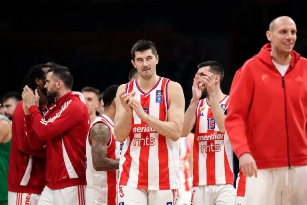 PIONIR SABLASNO PRAZAN, ALI ON JE ODLUČIO DA DOĐE: Čuvena košarkaška faca bodri Zvezdu MeridianBet! (FOTO)